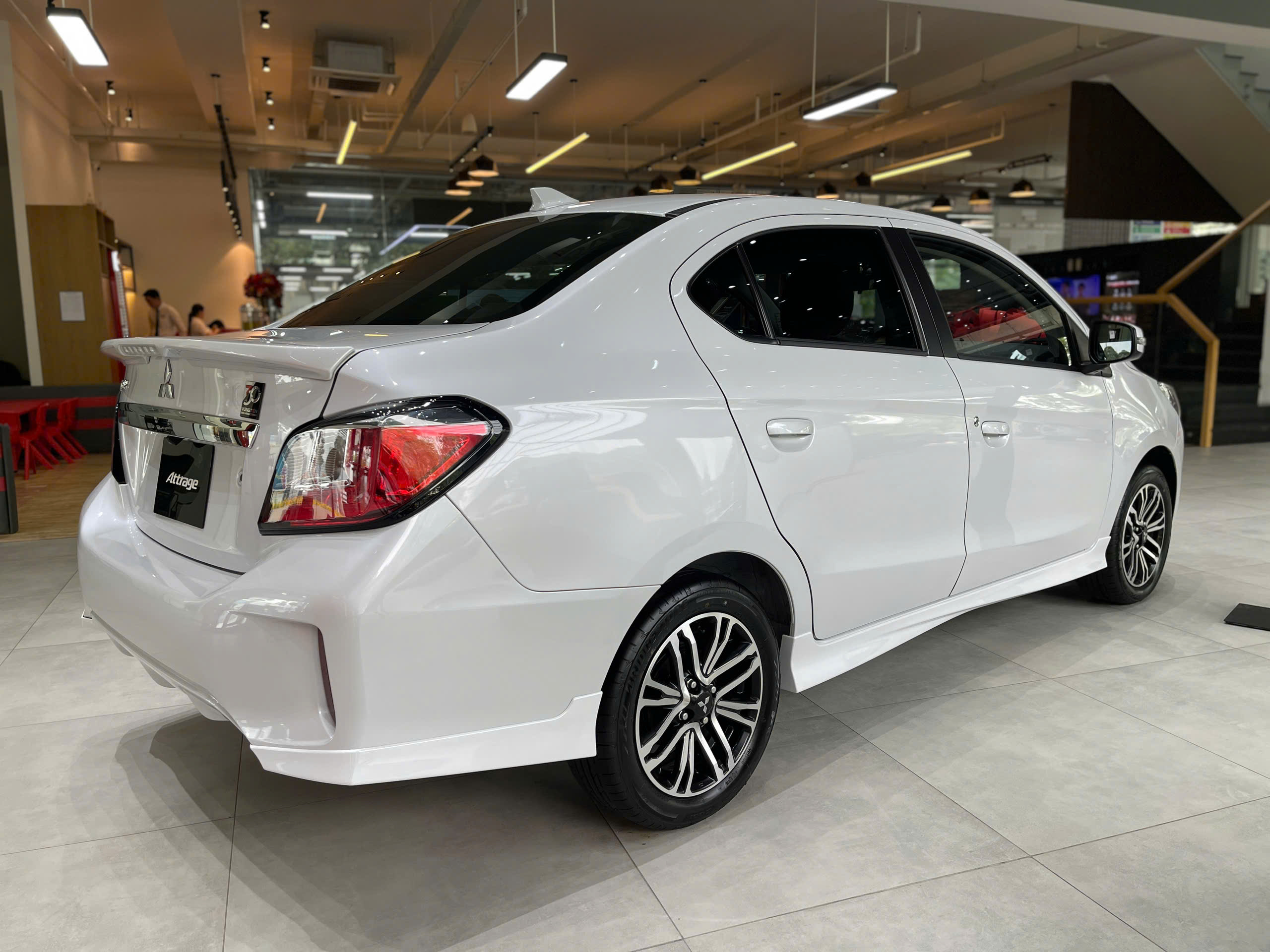 Mitsubishi Attrage Premium Tặng Bộ Sam 30 Năm Từ Thái Lan